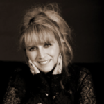 Pascale Lafargue, parapsychologue et médium, lors d'une conférence